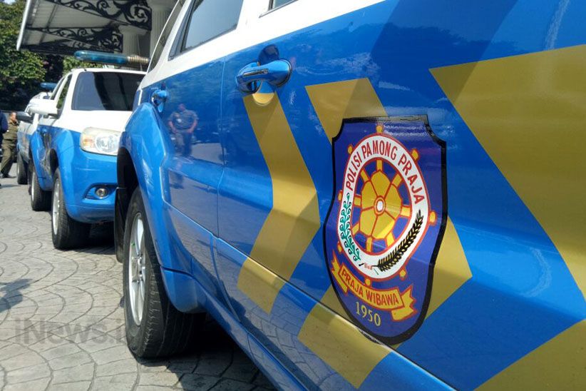 Anies Kerahkan 30 Satpol PP Cantik Eksekusi Hotel Alexis - Bagian 6