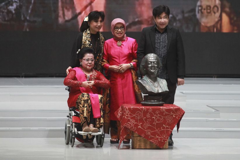 Menteri Susi Sepanggung dengan Super Model Melenggang di IFW  - Bagian 3