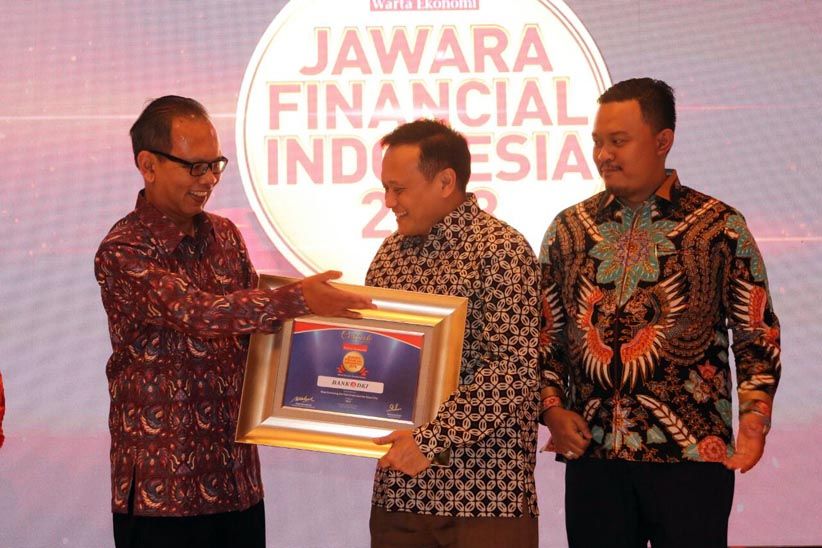 JakCard Bank DKI Dapat Penghargaan Jawara Financial Indonesia 2018 - Bagian 2