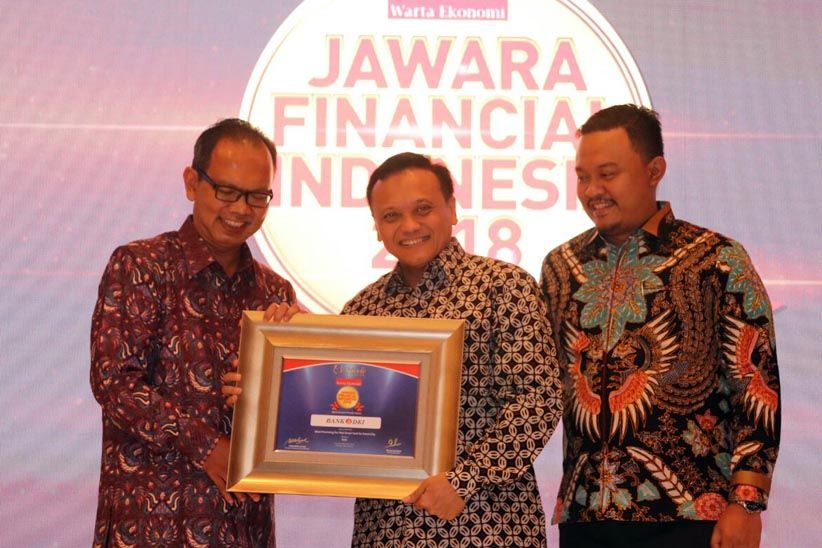 JakCard Bank DKI Dapat Penghargaan Jawara Financial Indonesia 2018 - Bagian 3