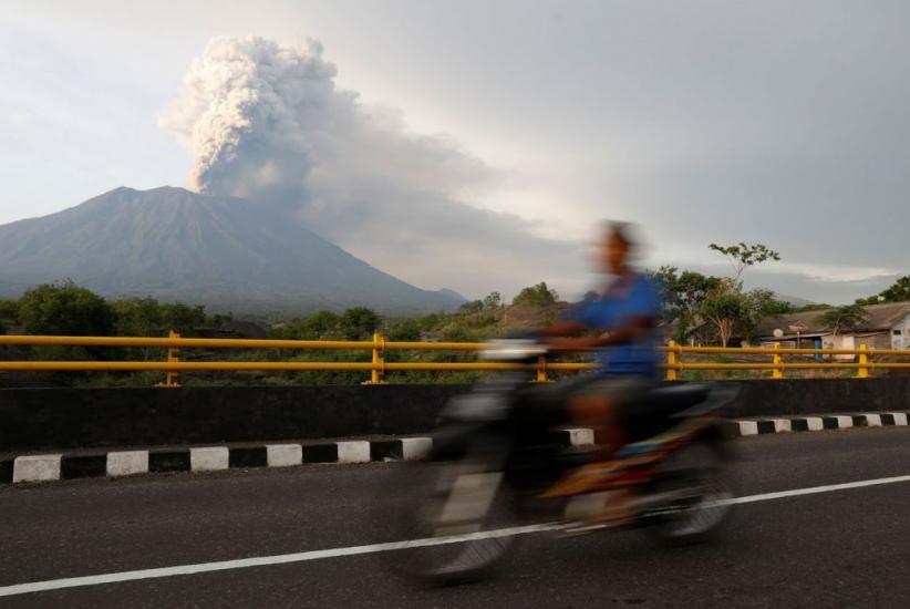 Radius Batas Aman Gunung Agung Turun Jadi 6 Km