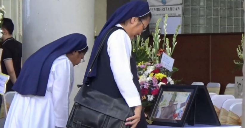 title Foto-Foto Almarhum Hari Darmawan Semasa Hidup Jadi Perhatian Pelayat Foto-Foto Almarhum Hari Darmawan Semasa Hidup Jadi Perhatian Pelayat