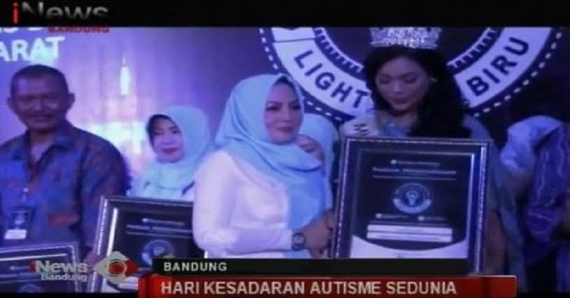 Peduli Autisme, Miss Indonesia Alya Nurshabrina Diganjar Penghargaan