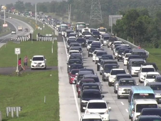 Gerbang Tol Cipali Macet Parah Hingga 5 KM
