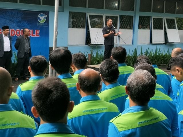 Maju Pilgub Jabar, Ridwan Kamil Pamit Cuti ke Karyawan PD Kebersihan