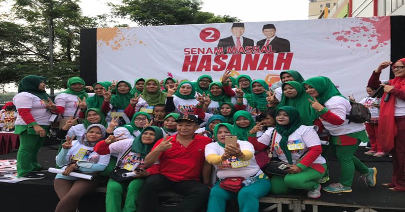 Ribuan Warga Bekasi Ikut Senam Hasanah Bareng Kang Hasan