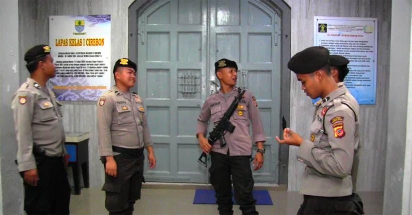 title Pascarusuh, Lapas Kesambi Cirebon Masih Dijaga Ketat Polisi Pascarusuh, Lapas Kesambi Cirebon Masih Dijaga Ketat Polisi