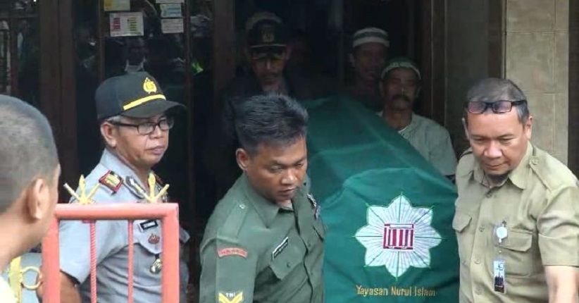 title Tetangga Curiga, Nenek Penyimpan Mayat Sebut Itu Bau Bangkai Tikus Tetangga Curiga, Nenek Penyimpan Mayat Sebut Itu Bau Bangkai Tikus