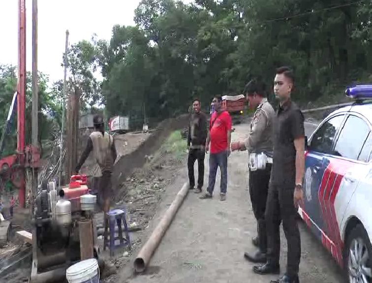 title Jalur Bandung-Cirebon Ambles, Kemacetan Mengular Hingga 5 Kilometer Jalur Bandung-Cirebon Ambles, Kemacetan Mengular Hingga 5 Kilometer