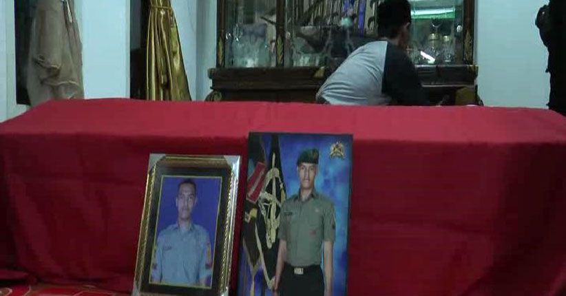 Jenazah Anggota TNI Korban Tank Kostrad Terbalik Tiba di Rumah Duka