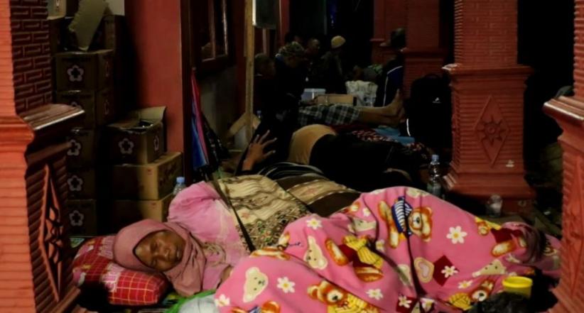 Korban Gempa Ciamis Tidur di Masjid akibat Rumah Hancur