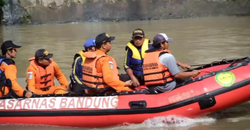 Diterjang Gelombang Tinggi, Seorang Nelayan Hilang di Sungai Arut