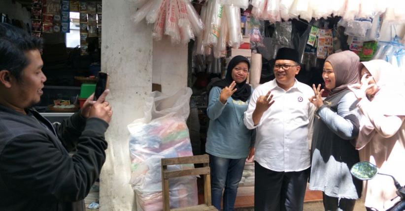 Lanjutkan Kampanye, Oded Blusukan ke Pasar Cibogo