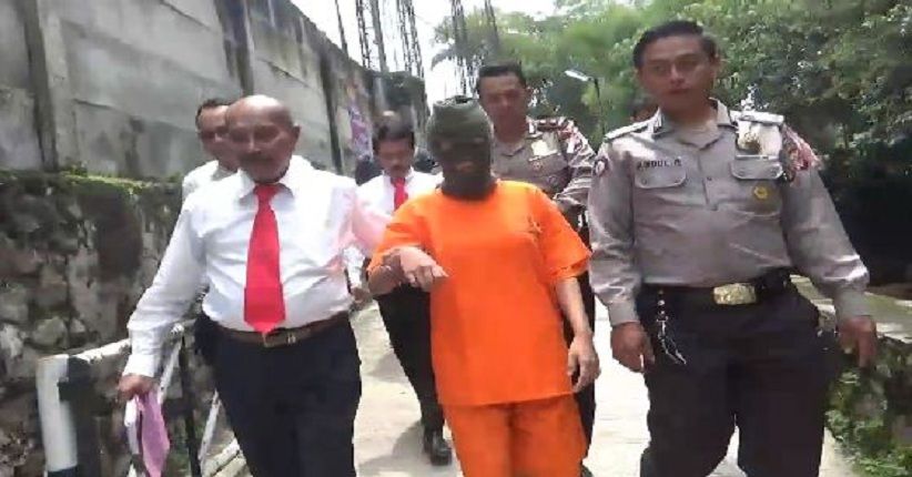 Rekonstruksi, Tersangka Pembuang Bayi Pingsan