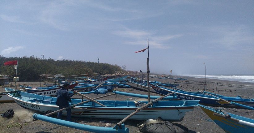 Ombak Besar Pantai Selatan Jawa, Nelayan di Bantul Libur Melaut