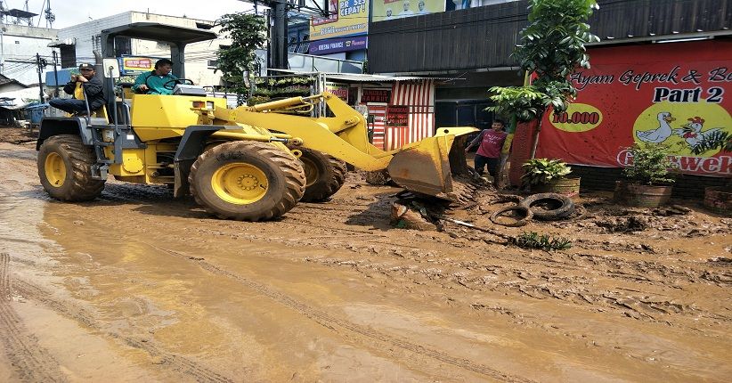 Pembersihan Lumpur Masih Berlangsung, Lalin di Cicaheum Macet