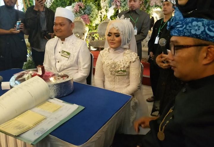 Ridwan Kamil Jadi Saksi 40 Pasangan Nikah Massal Keluarga Tak Mampu