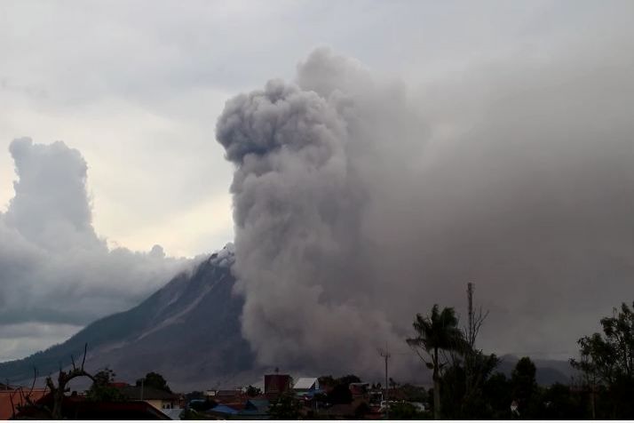 Gunung Sinabung Kembali Meletus, Tinggi Abu Capai 2.000 Meter