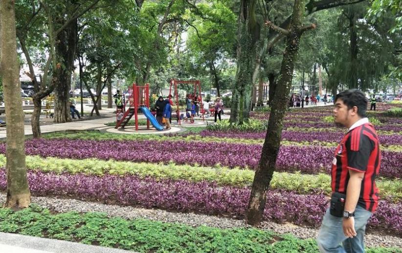 Ridwan Kamil Larang Warga Tahun Baruan di Taman