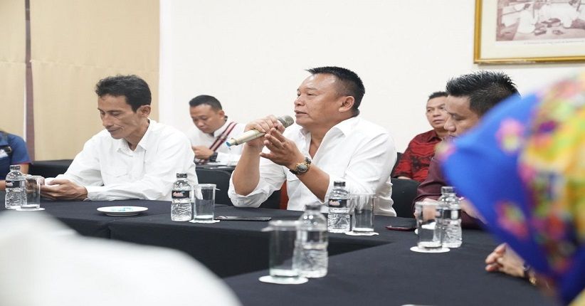 title Tb Hasanuddin Bertemu Guru Honorer Kota Depok di Kampanye Pertama Tb Hasanuddin Bertemu Guru Honorer Kota Depok di Kampanye Pertama