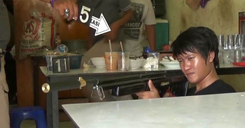 title Jadi Korban Salah Tembak Tukang Soto, Dina Batal Bertunangan Jadi Korban Salah Tembak Tukang Soto, Dina Batal Bertunangan