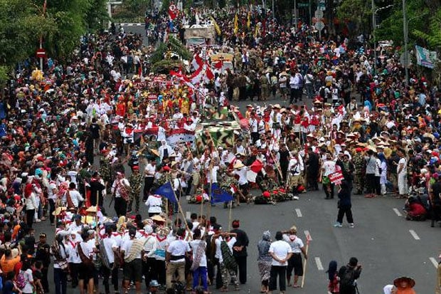 Parade Surabaya Juang. Upaya Memupuk Nasionalisme kepada Generasi Muda