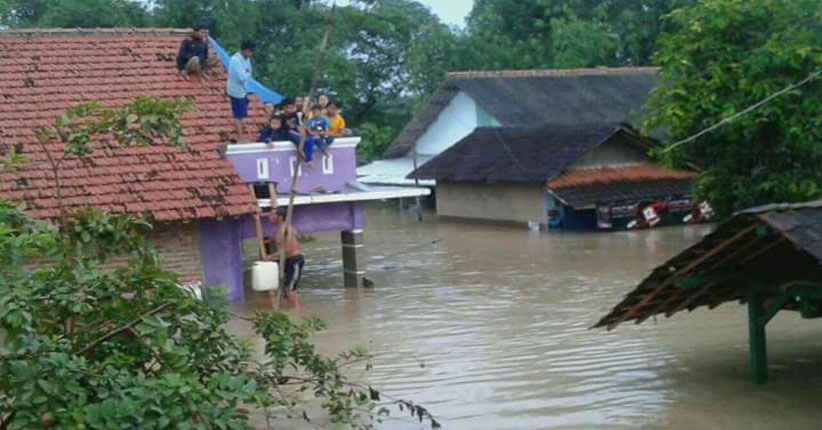 Sungai Cisanggarung Meluap, Banjir Kembali Rendam Brebes dan Cirebon 