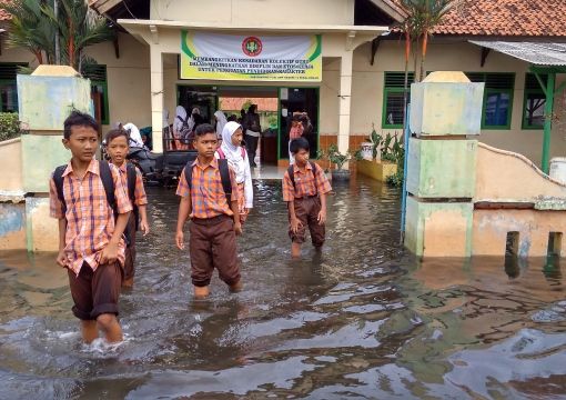 Sekolah Kebanjiran, Siswa di Pekalongan Dipulangkan Lebih Awal