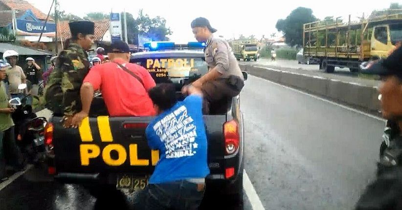 Kiai dan Menantu Dibacok Orang Tak Dikenal, Pelaku Babak Belur Dihajar