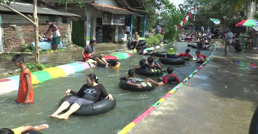 Sensasi Tubing di Saluran Irigasi di Kendal, Seru dan Murah Meriah