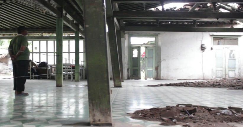 Tak Pernah Diperbaiki, Atap Bangunan di Kompleks Keraton Solo Runtuh