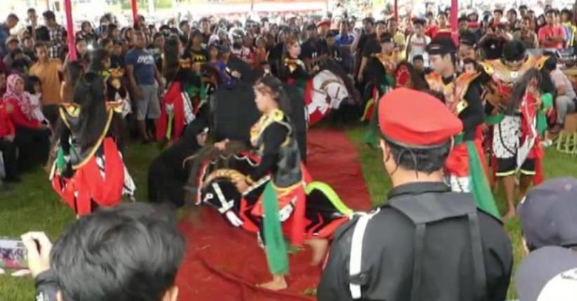 Puluhan Penonton Pertunjukan Kuda Lumping di Banyumas Kesurupan Massal