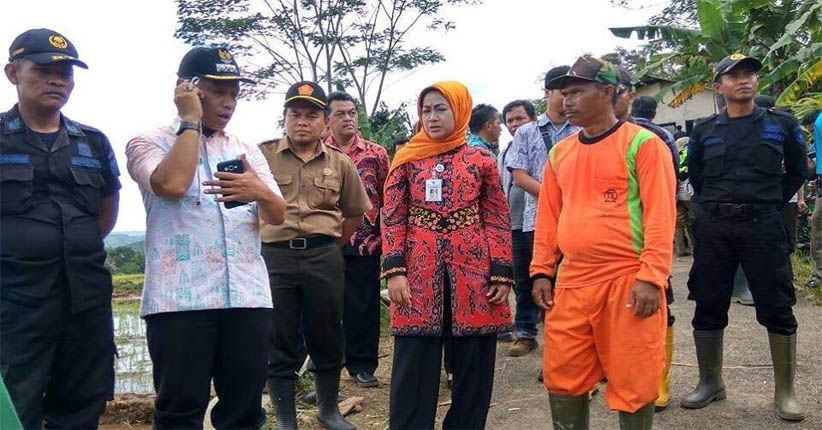 title Lokasi Masih Berbahaya, Pencarian Korban Longsor Dihentikan Sementara  Lokasi Masih Berbahaya, Pencarian Korban Longsor Dihentikan Sementara