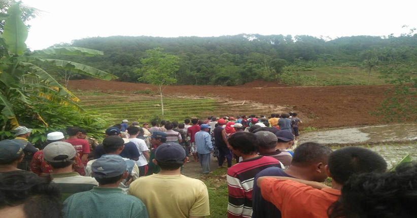 Swadaya Cari Korban Longsor Brebes, Warga Temukan 1 Jenazah di Tebing