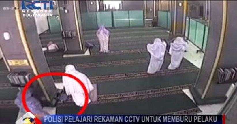 Aksi Nekat Pencuri di Masjid Terekam CCTV, Pelaku Diduga Profesional
