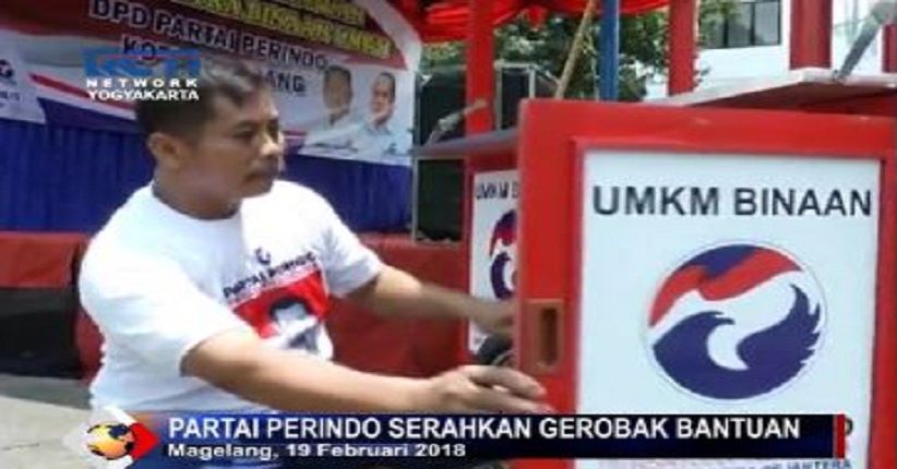 Dorong Ekonomi Kerakyatan, Perindo Mojokerto Bagikan 10 Gerobak ke PKL