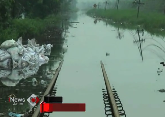 Banjir di Rel Porong Dibuang ke Kolam Lumpur