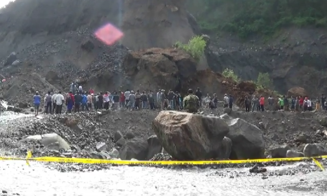 title Hingga Siang Ini, Basarnas Belum Temukan Lagi Korban Tebing Longsor Hingga Siang Ini, Basarnas Belum Temukan Lagi Korban Tebing Longsor