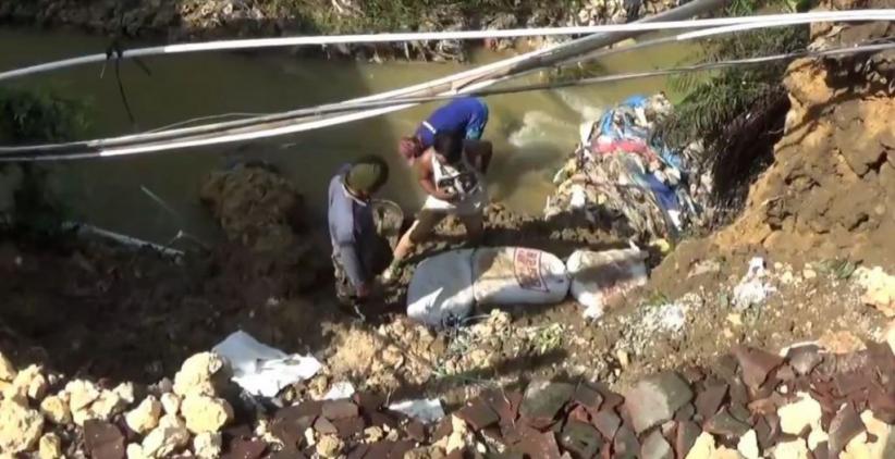 title Tanggul 100 Meter Roboh, Puluhan Rumah di Pati Terancam Longsor Tanggul 100 Meter Roboh, Puluhan Rumah di Pati Terancam Longsor