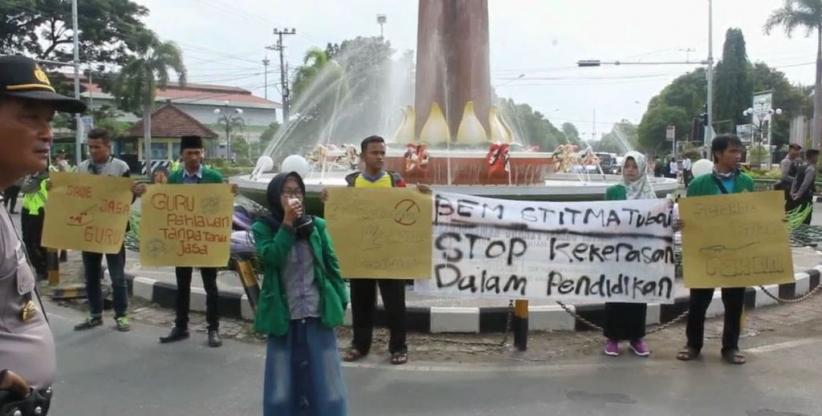 Kecam Penganiayaan Guru Budi, Mahasiswa Tuban Gelar Aksi Solidaritas