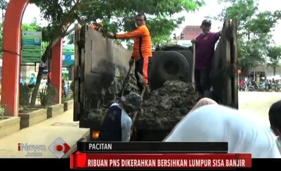 title Ribuan ASN Pacitan Bersihkan Sisa Banjir Ribuan ASN Pacitan Bersihkan Sisa Banjir