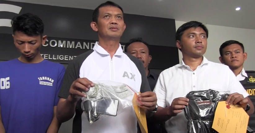 title Berdalih Buat Beli Susu, Bapak 1 Anak di Surabaya Rampok Taksi Online Berdalih Buat Beli Susu, Bapak 1 Anak di Surabaya Rampok Taksi Online