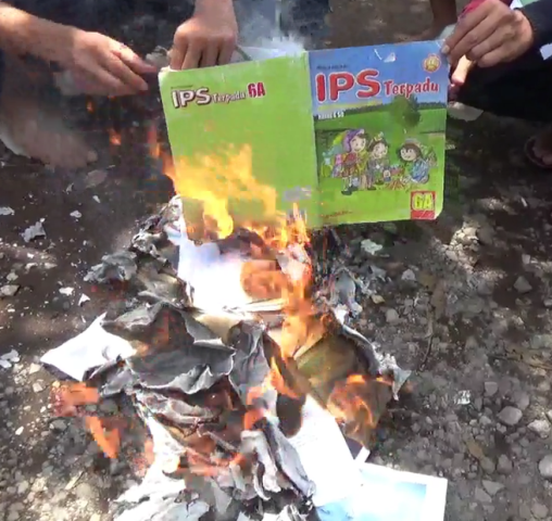 Mahasiswa Jember Bakar Buku IPS Berisi Yerusalem Ibu Kota Israel