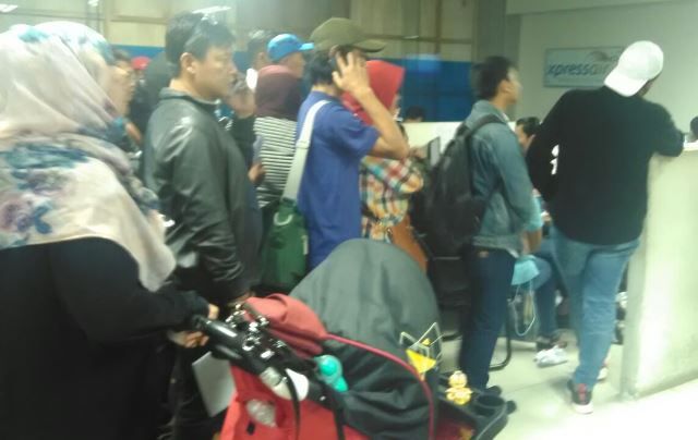Ratusan Calon Penumpang di Bandara Husein Ramai-ramai Refund Tiket