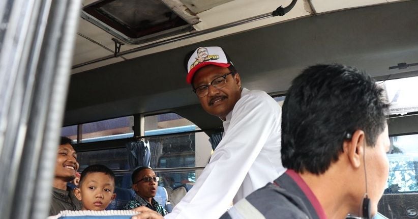 Gus Ipul Dicurhati Pedagang dan Sopir Bus di Terminal Osowilangun