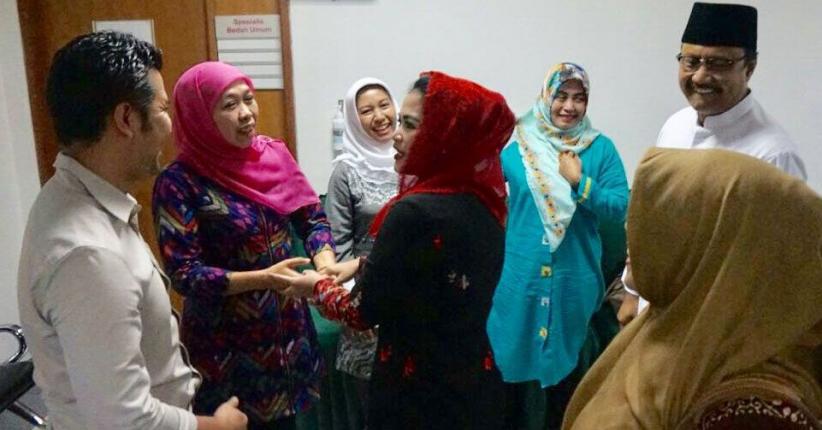 Khofifah-Puti Terlihat Akrab Saat Jalani Tes Kesehatan