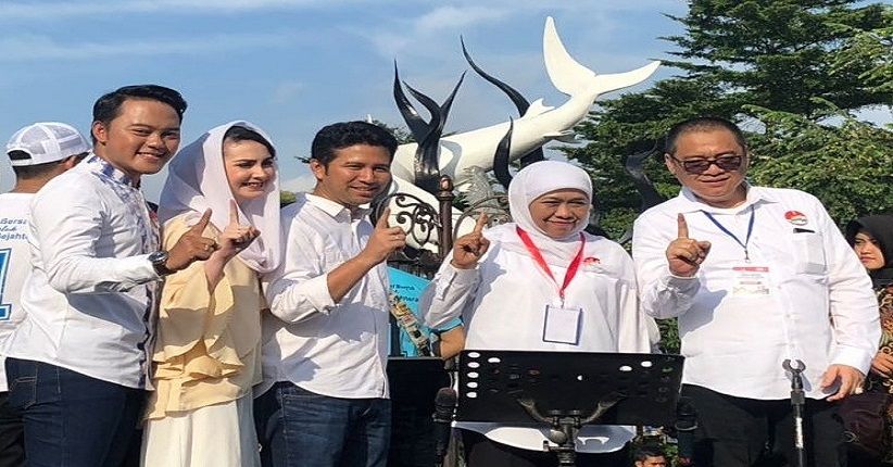 title Gus Ipul-Puti Terlambat, Kampanye Damai Molor 2 Jam Gus Ipul-Puti Terlambat, Kampanye Damai Molor 2 Jam