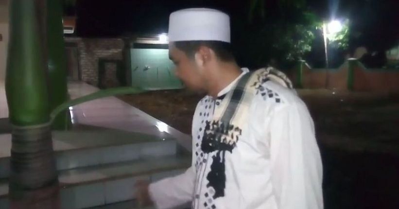 Tradisi saat Gerhana, Warga Pukul Pohon untuk Menjenguk Bulan Sakit