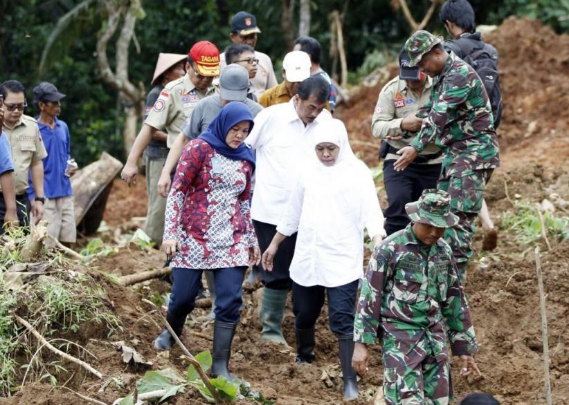title Mensos Kucurkan Bantuan Rp1,3 Miliar untuk Korban Bencana Pacitan Mensos Kucurkan Bantuan Rp1,3 Miliar untuk Korban Bencana Pacitan
