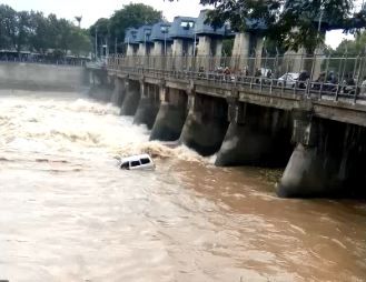 Mobil Masuk Sungai Wampu di Langkat, 5 Orang Tewas dan 2 Hilang